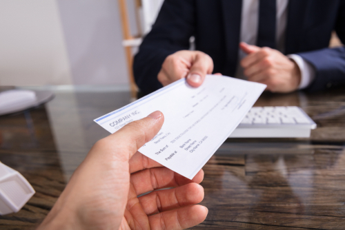 Comment vérifier son chèque de banque : les étapes à suivre